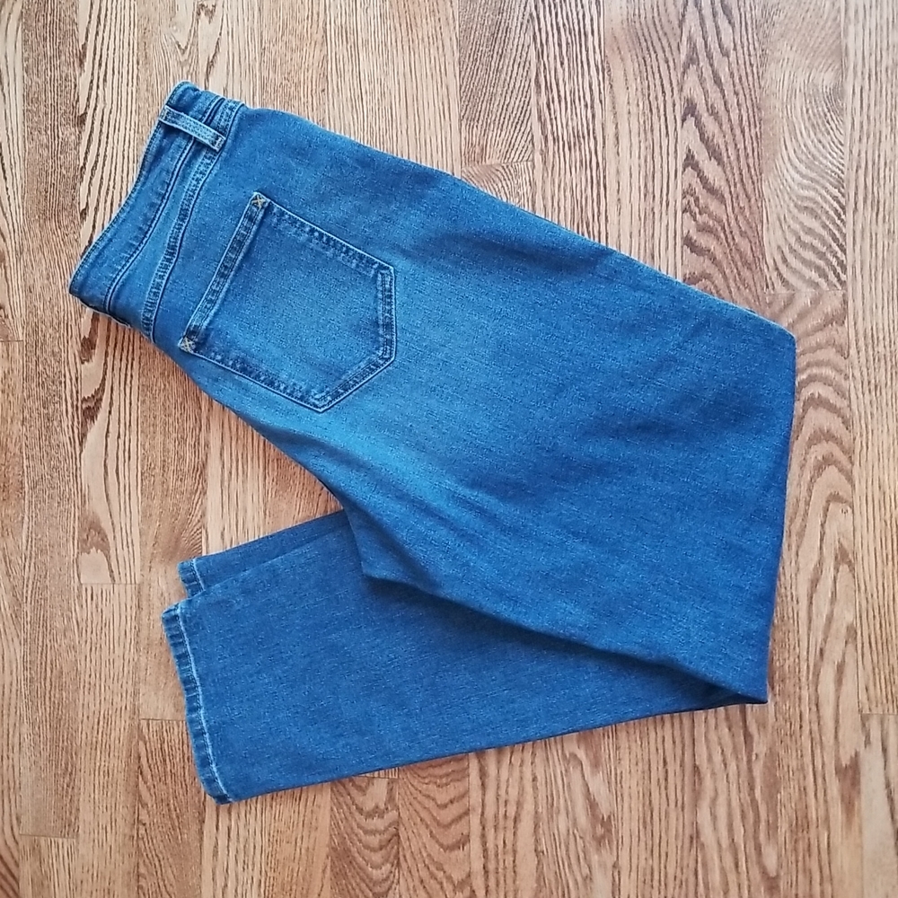 (12) L.L. Bean Classic Fit Cotton Blend Denim Jeans Contemporary Classic